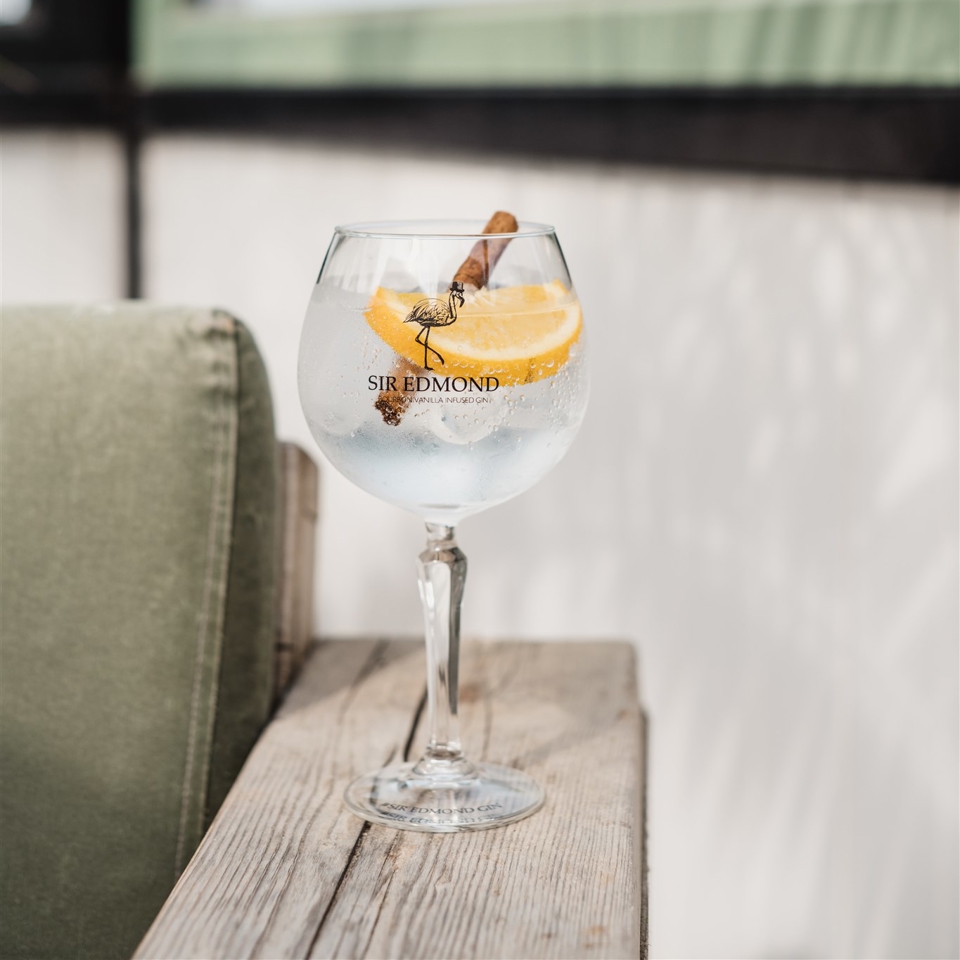 Gin & tonic 58 (233 KB)