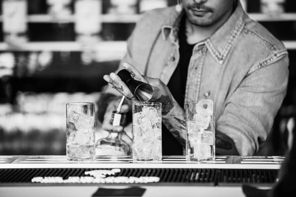 FJ-bartender-1024x683.jpg (50 KB)